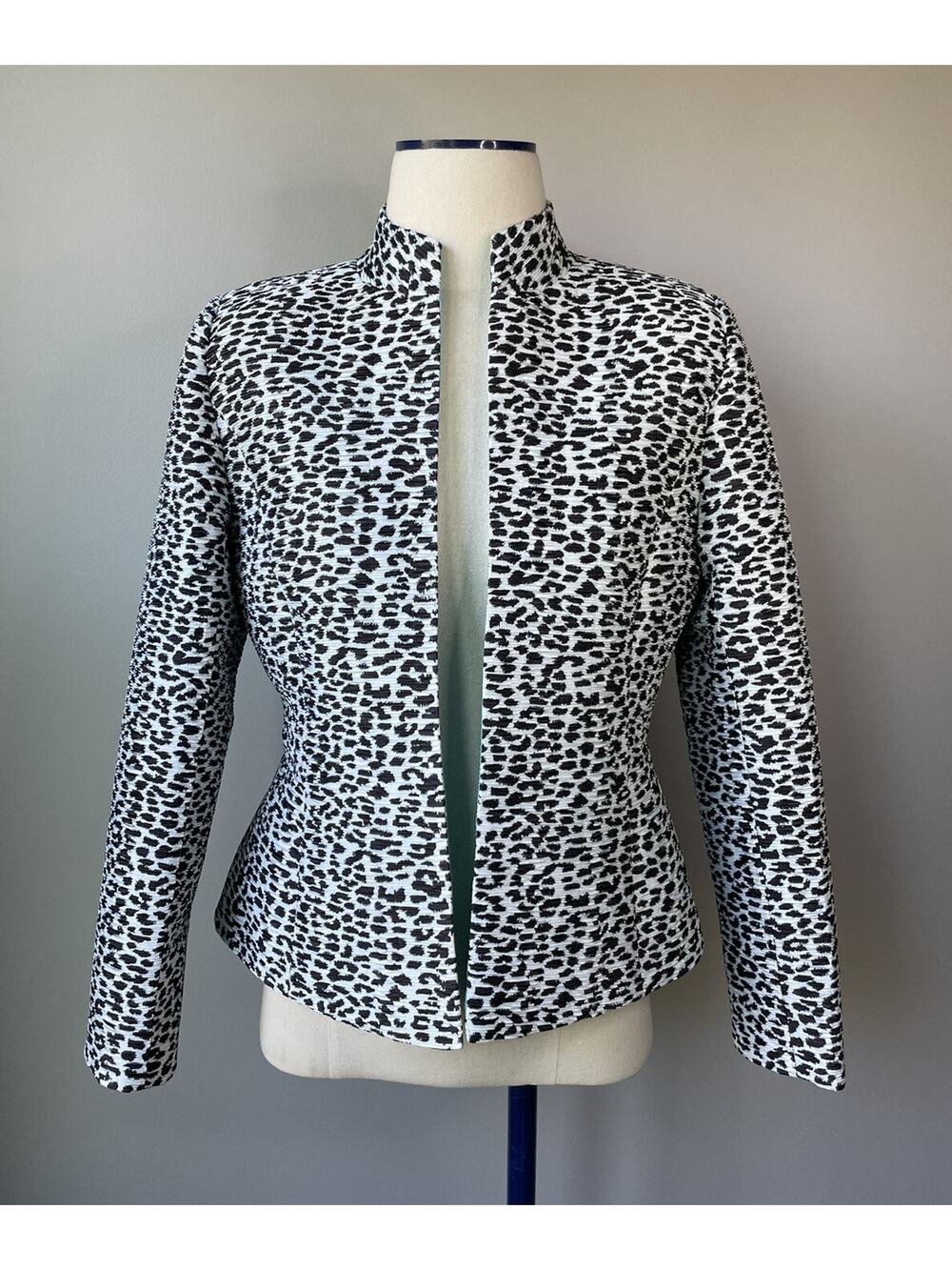 Flores & Flores Size 8 Cheetah Print Crinkled Jacket
